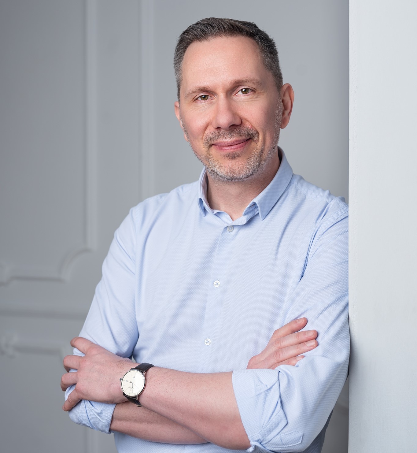 Lukasz Julian, expert AI productivity trainer and consultant for office professionals